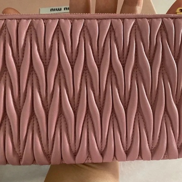Miu Miu Pink Matelasse Pouch, New! - Picture 3 of 4